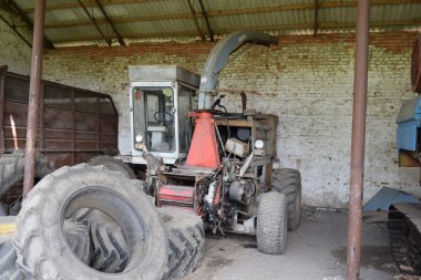 Hasat birleştirin. Tarladan ürün toplama Tarım makineleri.