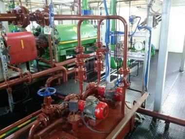Reaktif için petrol pompaları.