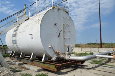 Varil petrol ayrılması. Petrol Arama aletleri. Borular, pompalar ve birimleri.
