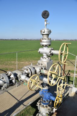 Petrol kuyusu. Ekipman ve petrol arama teknolojileri.