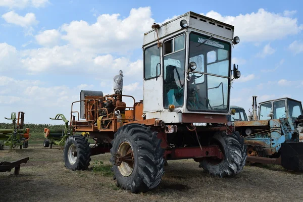 Combine Harvester Agricultural Machinery Harvesting Fields — Stock Photo, Image