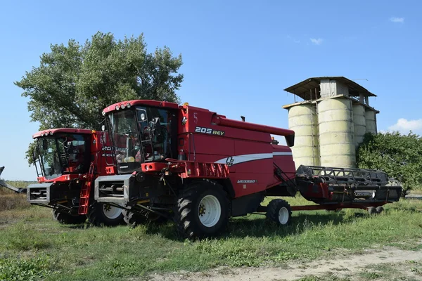 Combiner Moissonneuse Machines Agricoles Pour Récolte Dans Les Champs — Photo