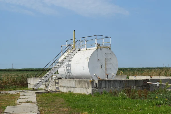 桶油分离 石油领域的设备 水泵和机组 — 图库照片