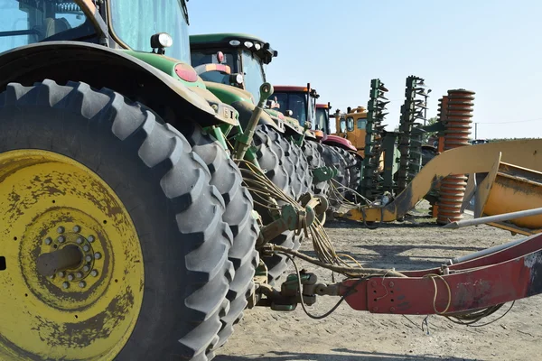 Traktor Stojící Řadě Zemědělské Stroje Parkování Zemědělských Strojů — Stock fotografie