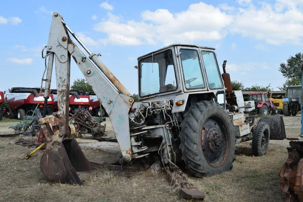 Traktor Står Rad Jordbruksmaskiner Parkering Jordbruksmaskiner — Stockfoto