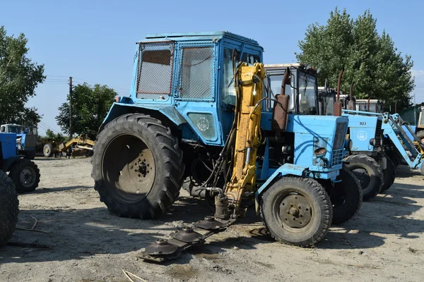 Tractor Fila Máquinas Agrícolas Estacionamento Máquinas Agrícolas — Fotografia de Stock