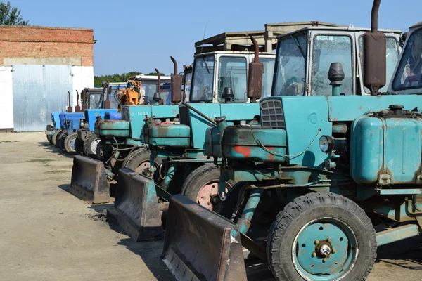 Traktor Stojící Řadě Zemědělské Stroje Parkování Zemědělských Strojů — Stock fotografie