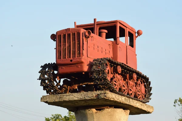 Landbouw Machines Monument Oude Diesel Trekker — Stockfoto