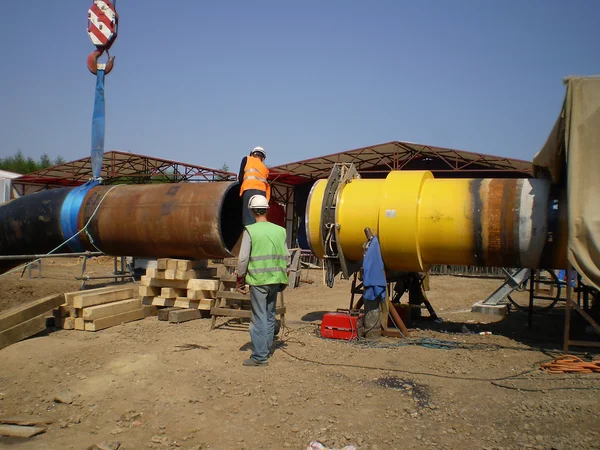 Byggandet av en gasledning på olja och gas. — Stockfoto