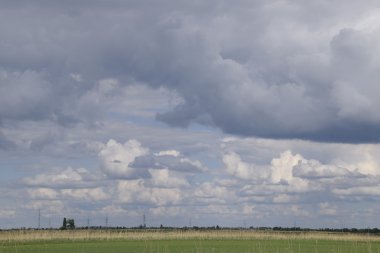 Bulutlar cennet, yatay. Kümülüs bulutlar gökyüzünde.