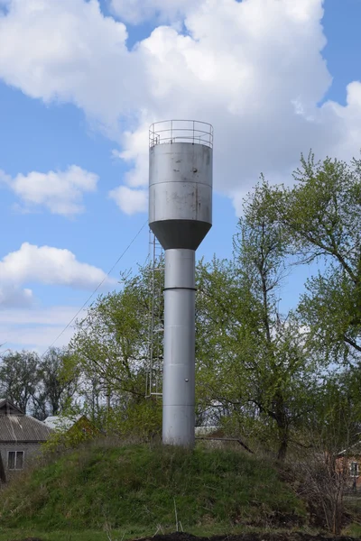 Torre Água Enferrujada Uma Velha Comunicação Comunitária Rústica — Fotografia de Stock