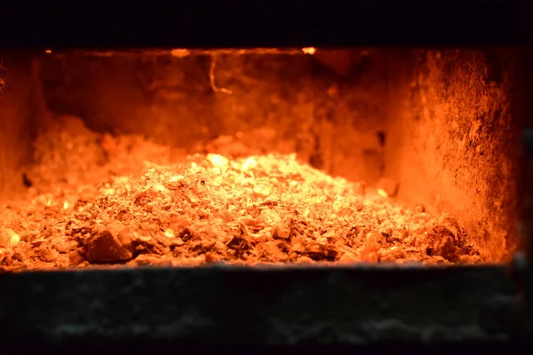 Des Charbons Chauds Dans Cuisinière Rouge Brûlé Chauffant Arbre Particules — Photo