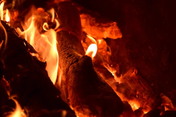 Carbone Bollente Nella Stufa Rosso Bruciato Riscaldando Albero Delle Particelle — Foto Stock