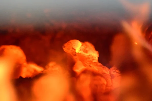 Des Charbons Chauds Dans Cuisinière Rouge Brûlé Chauffant Arbre Particules — Photo