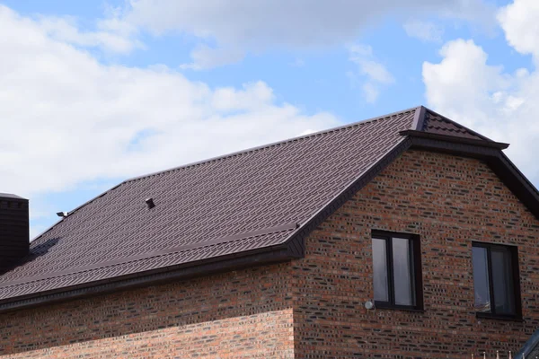 House Roof Made Metal Sheets House Gables Windows Metal Roof — Stock Photo, Image