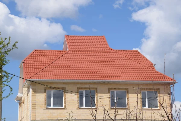 House Roof Made Metal Sheets House Gables Windows Metal Roof — Stock Photo, Image