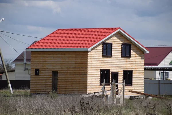 Haus mit einem Dach aus Blech — Stockfoto