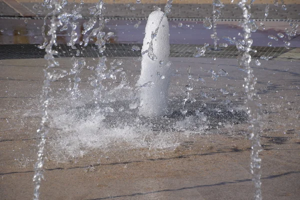 Schizzi Una Fontana Nel Parco Bella Fontana Getto Acqua Emessa — Foto Stock