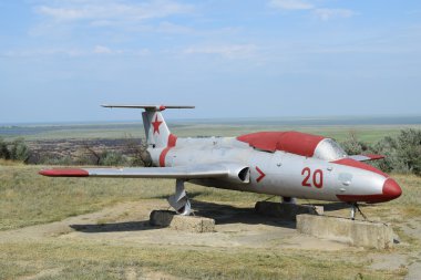 Uçak Müzesi kopyası. Anıt avcı uçağı. Askeri tepe Müzesi.