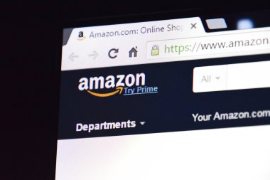 Amazon.com - en büyük online ticaret platformu bir tarayıcı sekmesinde açın.