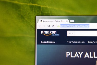 Amazon.com - en büyük online ticaret platformu bir tarayıcı sekmesinde açın.