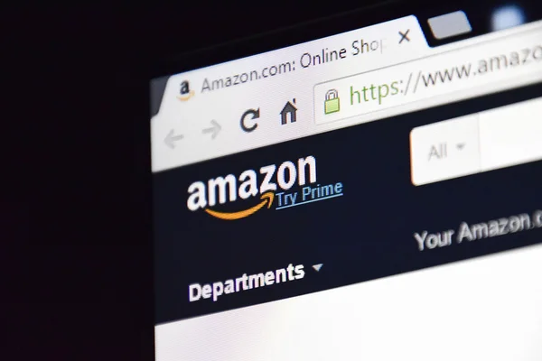 Amazon.com - en büyük online ticaret platformu bir tarayıcı sekmesinde açın.