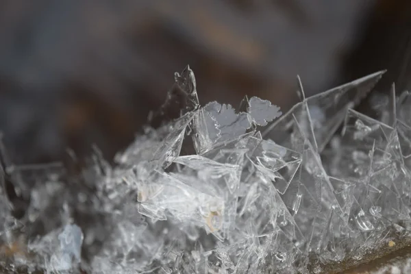 Kristallen Van Ijs Een Plaat Bevroren Water Naar Vaartuig Wanden — Stockfoto