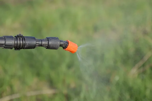 Fúvókát Permetező Kézi Gyomirtó Szer Permetezés Eszközök Feldolgozó Üzemek Kertben — Stock Fotó