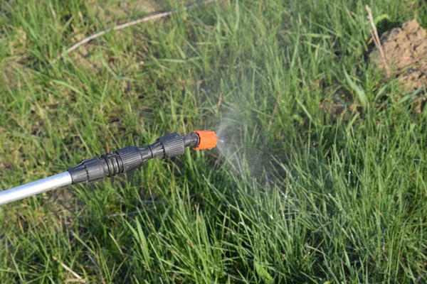 Sprühen Von Herbizid Aus Der Düse Der Sprühpistole Manuell Geräte — Stockfoto