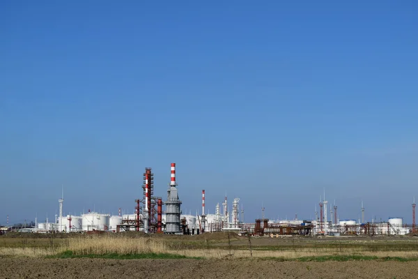 精馏塔 管道和其他设备炉炼厂 炼油厂 主要炼油设备 — 图库照片