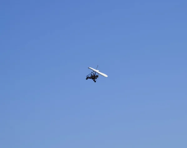 Trike Volando Cielo Con Dos Personas Viajeros Extreme Entertainment — Foto de Stock