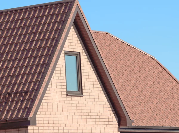 Das Dach Aus Wellblech Überdachung Des Metallprofils Welliger Form — Stockfoto