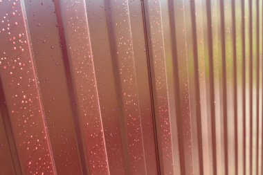 Metal profilinin çapraz deseni.