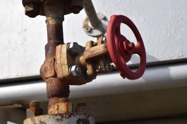 Arka planda sallanan ile petrol Vana