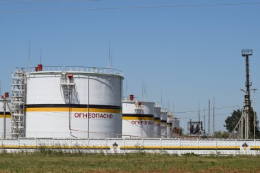 Dikey çelik tank. Petrol ürünleri depolama kapasiteleri