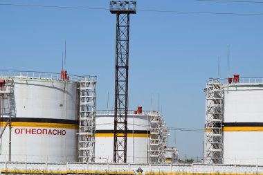 Dikey çelik tank. Petrol ürünleri depolama kapasiteleri