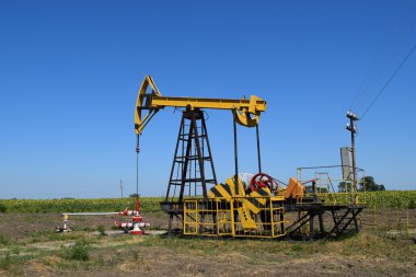 Olarak bir kuyu üzerinde yüklü petrol pompa pompa birimi