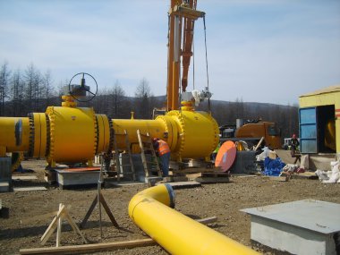 Surgut, Kasım 11, 2008: Bir petrol ve doğal gaz boru hattı inşaatının.