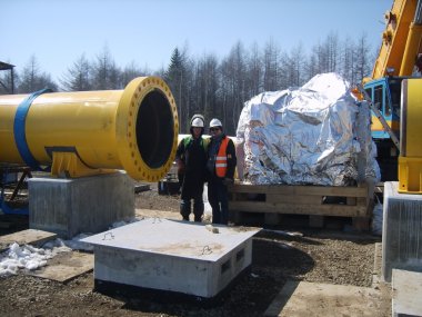 Surgut, Kasım 11, 2008: Bir petrol ve doğal gaz boru hattı inşaatının.