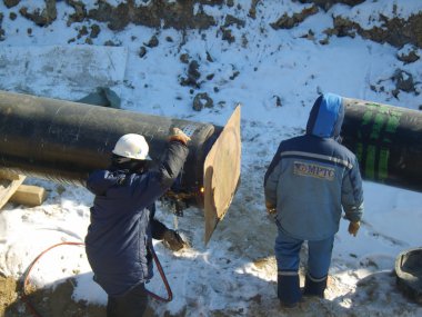 Surgut, Kasım 26, 2008: Bir petrol ve doğal gaz boru hattı inşaatının.