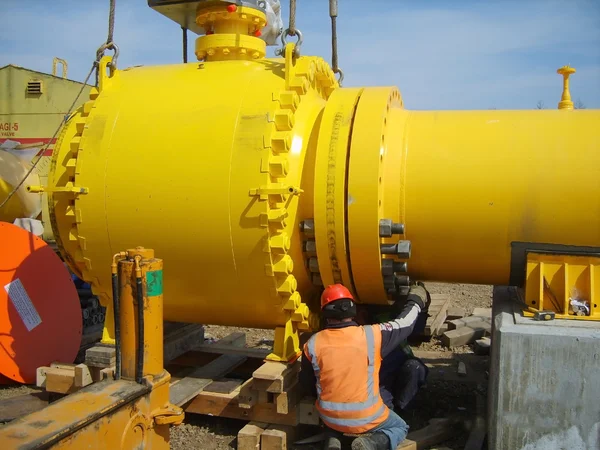 Surgut, Kasım 11, 2008: Bir petrol ve doğal gaz boru hattı inşaatının.