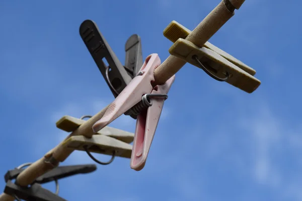 Wäscheklammern Einem Draht Zubehör Zum Trocknen Von Kleidung — Stockfoto