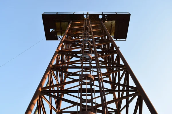 Torre de agua oxidada —  Fotos de Stock