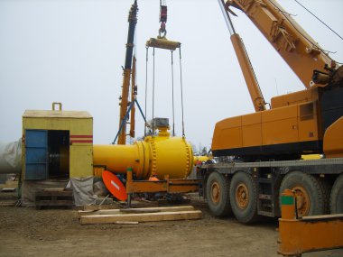 Elektrikli sürücü ile boru hattı üzerinde mandalı