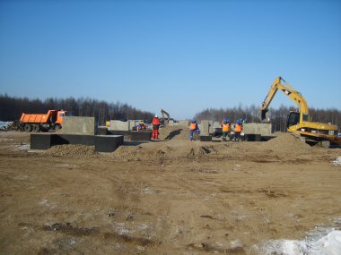 Sahalin, Rusya Federasyonu - 12 Kasım 2014: yere gaz boru hattı inşaatının yönetimini. Ulaşım, enerji taşıyıcıları.