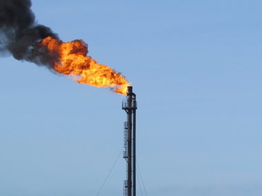 Bir petrol sahasını sistemde meşale