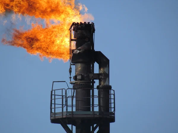System Einer Fackel Auf Einem Ölfeld Brennen Durch Einen Fackelkopf — Stockfoto
