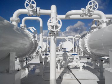 Petrol ürünü soğutmaya ekipman alanı. Birincil Petrol arıtma için donatım.