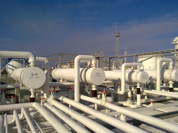 换热器加热的油 炼油厂 主要炼油设备 — 图库照片