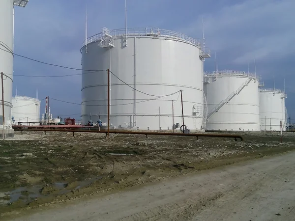 Tanques de almacenamiento de productos petrolíferos —  Fotos de Stock